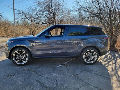 2025 Land Rover Range Rover Sport P360 SE