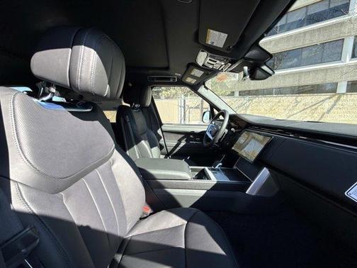 2026 Land Rover Range Rover P530 SE 7 Seat