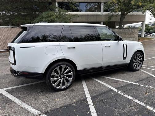 2025 Land Rover Range Rover P400 SE 7 Seat