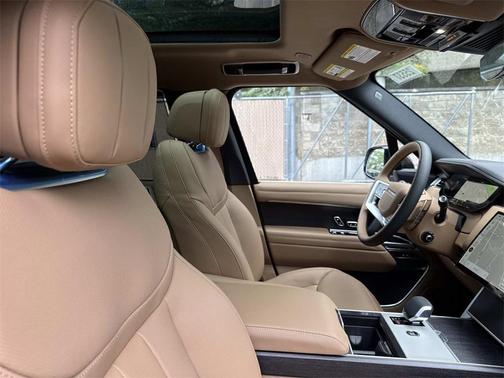 2025 Land Rover Range Rover P400 SE 7 Seat