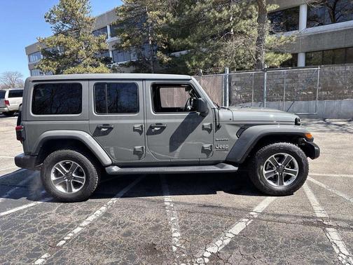Sting Gray Clearcoat 2021 Jeep Wrangler Unlimited Sahara