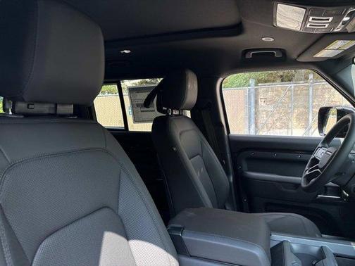 2025 Land Rover Defender P400 X-Dynamic SE