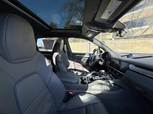 2022 Porsche Cayenne S Platinum Edition