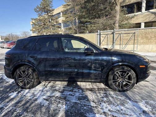 2022 Porsche Cayenne S Platinum Edition