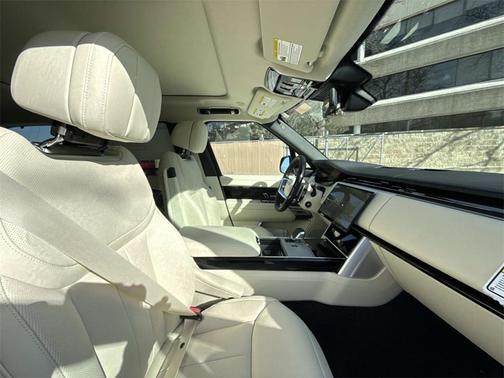 2026 Land Rover Range Rover P530 SE