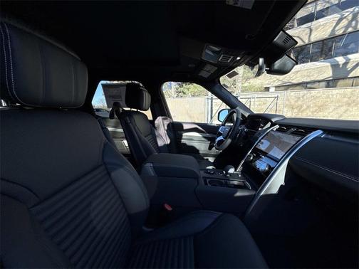 2026 Land Rover Discovery Tempest Edition