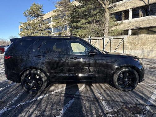 2026 Land Rover Discovery Tempest Edition