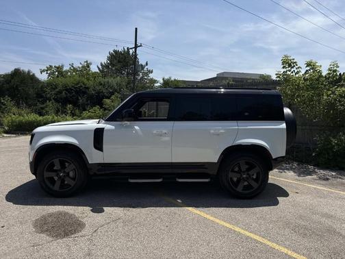 Fuji White 2023 Land Rover Defender 110 X-Dynamic SE