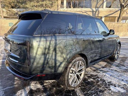 2026 Land Rover Range Rover P550e SE