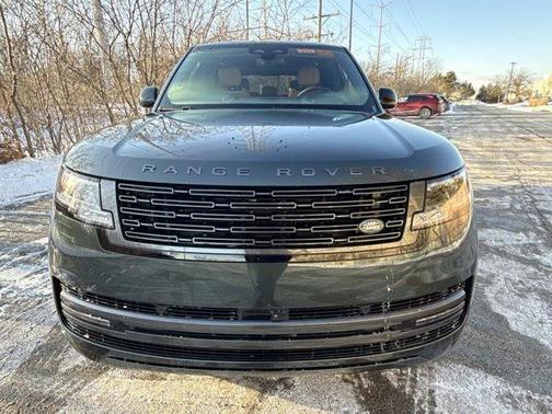 2026 Land Rover Range Rover P550e SE