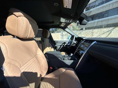 2026 Land Rover Discovery 