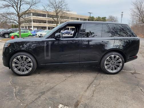 2025 Land Rover Range Rover P530 SE