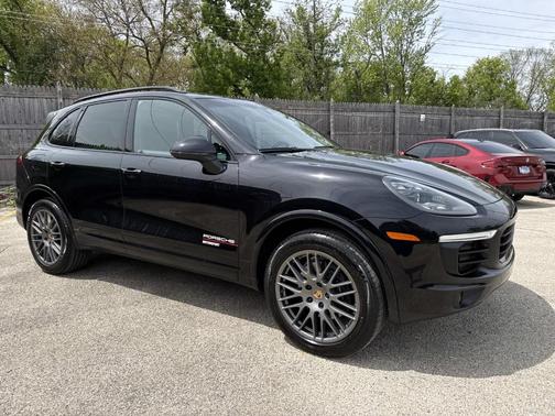 2017 Porsche Cayenne Platinum Edition