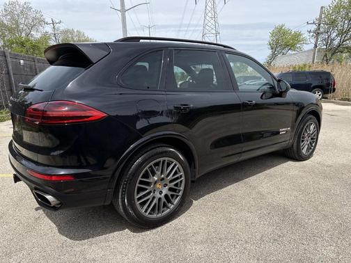 2017 Porsche Cayenne Platinum Edition