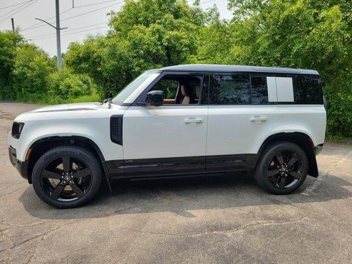 2025 Land Rover Defender P525 V8