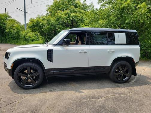 2025 Land Rover Defender P525 V8