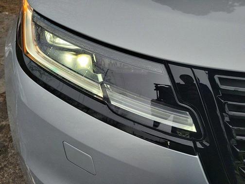 Hakuba Silver 2025 Land Rover Range Rover Velar P400 Dynamic HSE