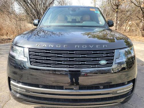 2025 Land Rover Range Rover P550e SE