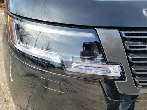 2025 Land Rover Range Rover P550e SE