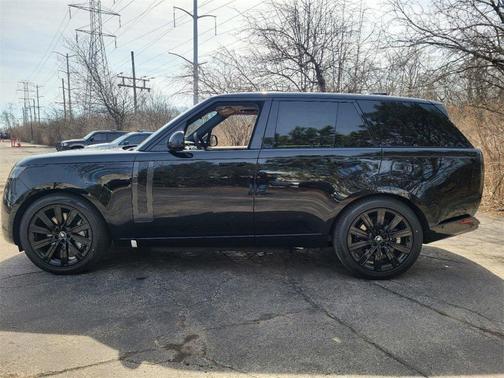 2025 Land Rover Range Rover P550e SE