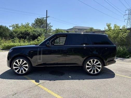 Santorini Black 2026 Land Rover Range Rover P400 SE