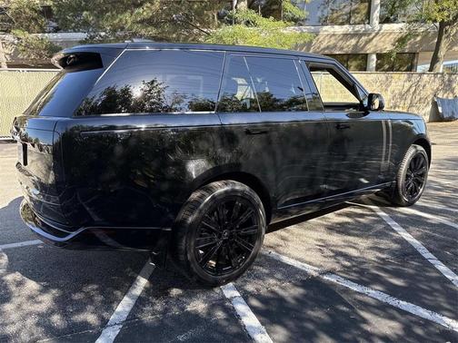 2025 Land Rover Range Rover P400 SE