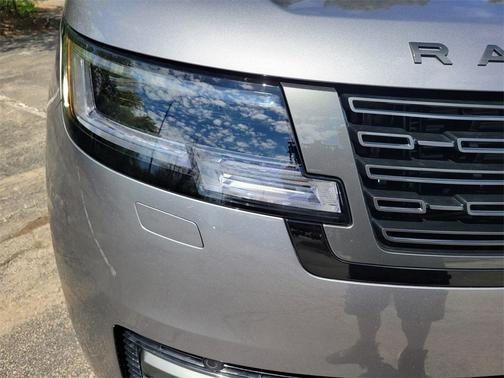 2025 Land Rover Range Rover P530 SE