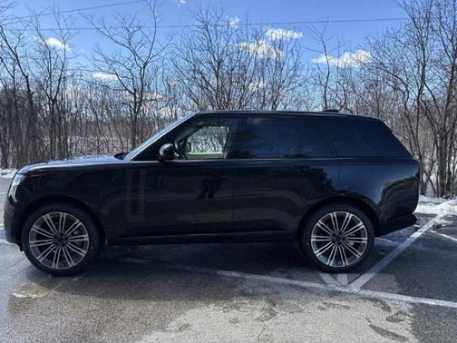 Santorini Black 2026 Land Rover Range Rover P400 SE