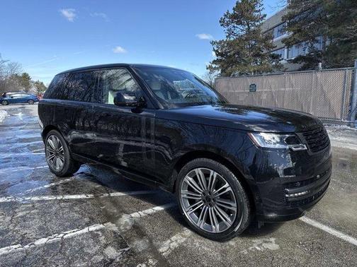 Santorini Black 2026 Land Rover Range Rover P400 SE