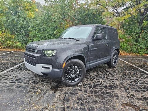 2023 Land Rover Defender SE