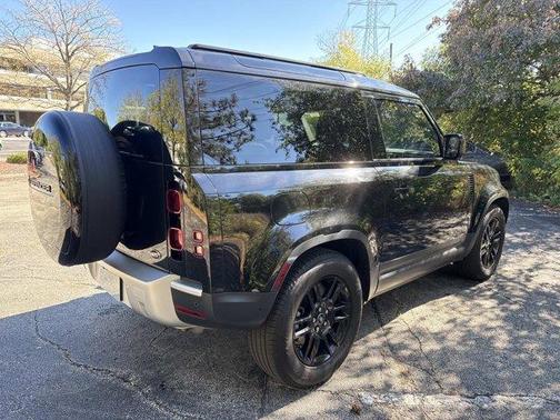 2023 Land Rover Defender SE