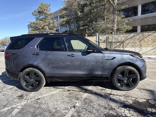 2026 Land Rover Discovery Tempest Edition