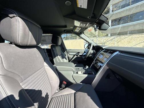 2026 Land Rover Discovery Tempest Edition