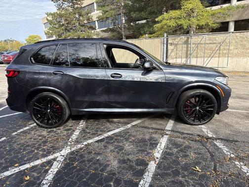 2022 BMW X5 M50i