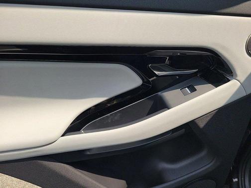 2025 Land Rover Range Rover Evoque Dynamic SE