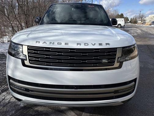 Fuji White 2026 Land Rover Range Rover P400 SE