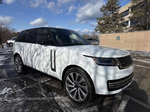 Fuji White 2026 Land Rover Range Rover P400 SE