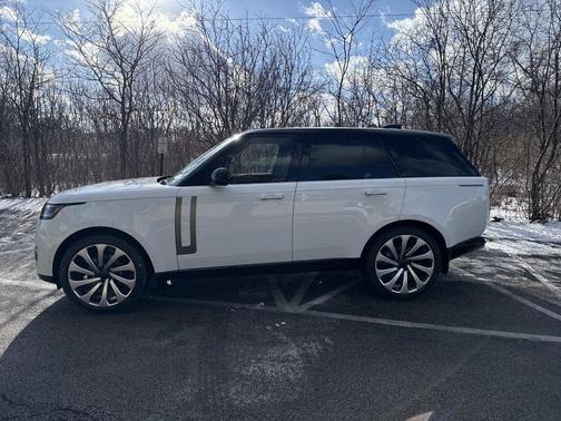 Fuji White 2026 Land Rover Range Rover P400 SE