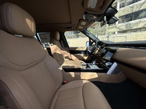 Fuji White 2026 Land Rover Range Rover P400 SE