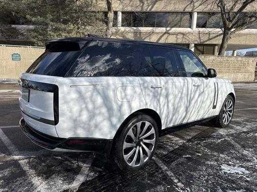Fuji White 2026 Land Rover Range Rover P400 SE