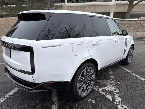 2025 Land Rover Range Rover P400 SE