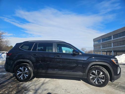 2024 Volkswagen Atlas 2.0T SE