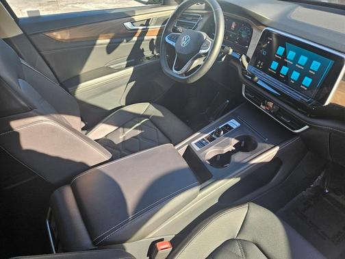 2024 Volkswagen Atlas 2.0T SE