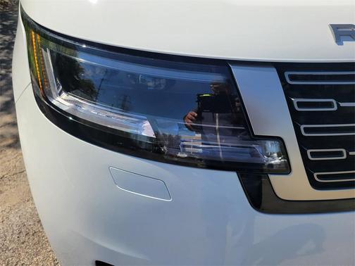 2025 Land Rover Range Rover P530 SE 7 Seat