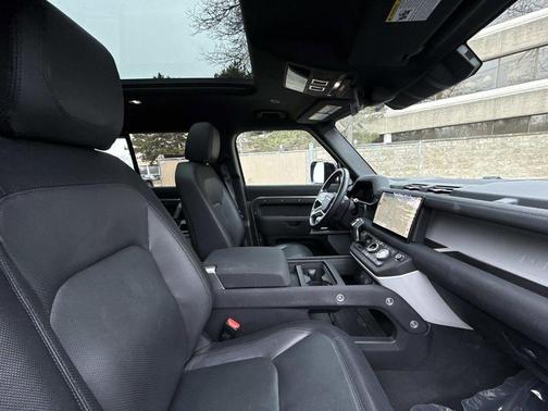 2023 Land Rover Defender X-Dynamic SE
