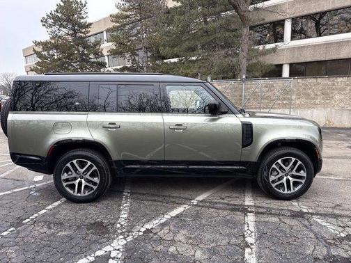 2023 Land Rover Defender X-Dynamic SE