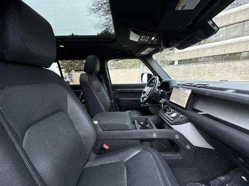 2023 Land Rover Defender X-Dynamic SE