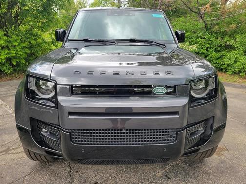 2025 Land Rover Defender P400 X-Dynamic SE