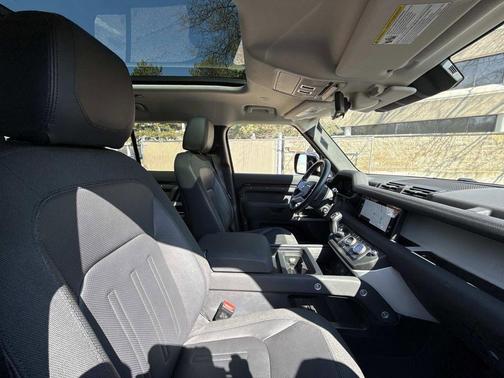 2020 Land Rover Defender 110 SE