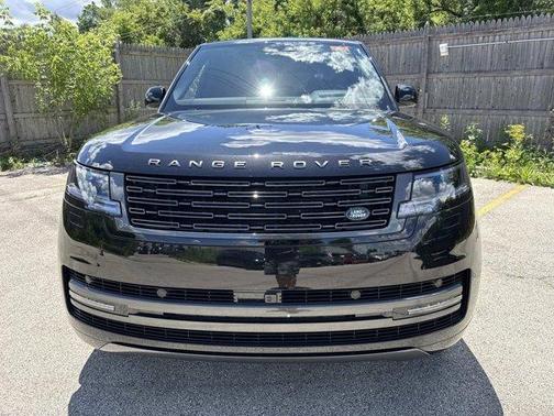 Santorini Black 2026 Land Rover Range Rover P400 SE
